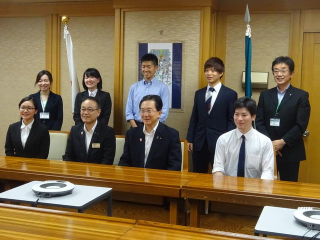 いわてグローカル人材育成協議会留学生と知事との懇談会写真