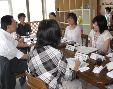 写真：草の根地域訪問の様子1