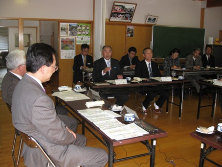 写真：草の根地域訪問の様子2