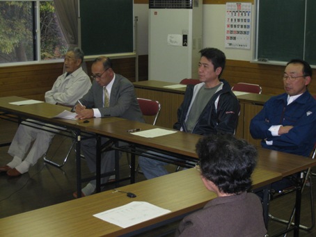 写真：草の根地域訪問の様子1