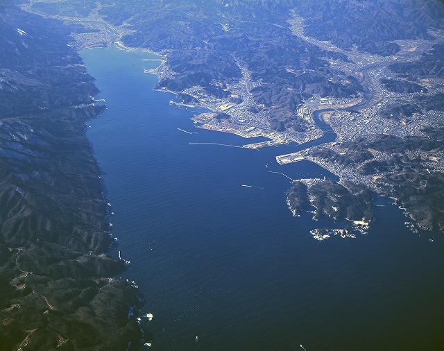 写真：上空からの宮古港