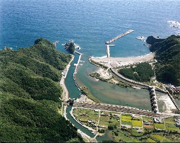 小本漁港の航空写真