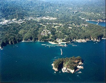 日出島漁港の航空写真