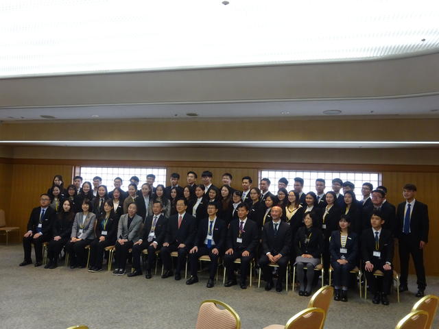 「日中植林・植樹国際連帯事業」日中大学生五百人交流団知事表敬の写真