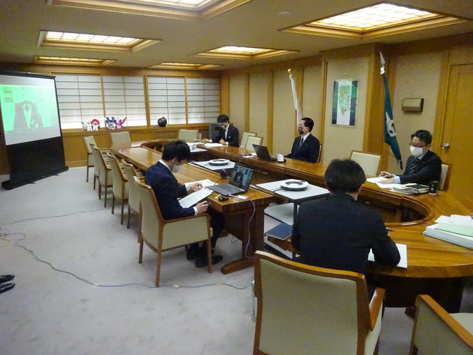 全国知事会ウェブ会議写真