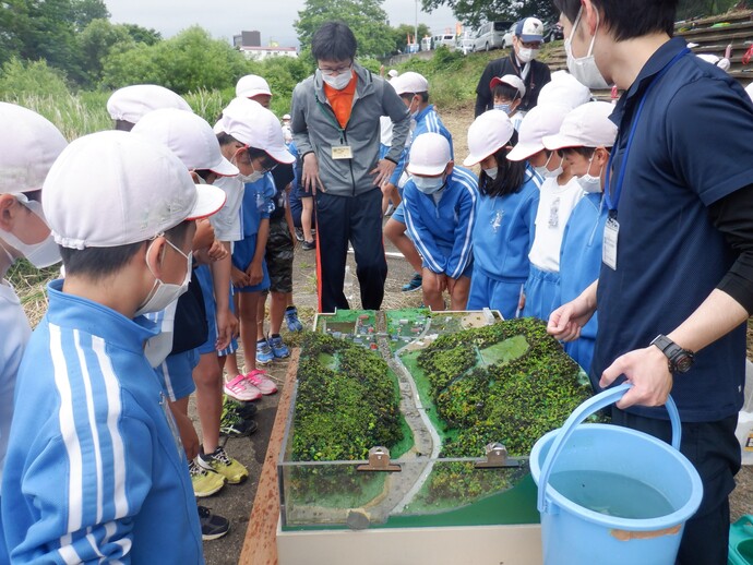 簗川ダムの模型実験