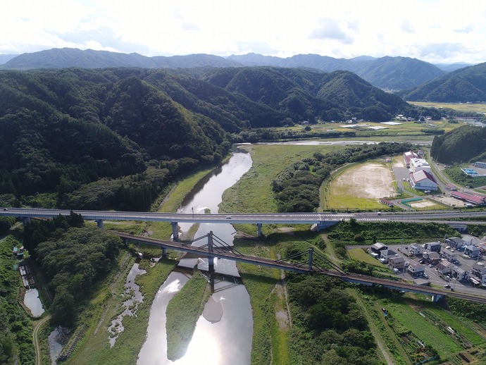 三陸鉄道橋梁から上流を臨む2