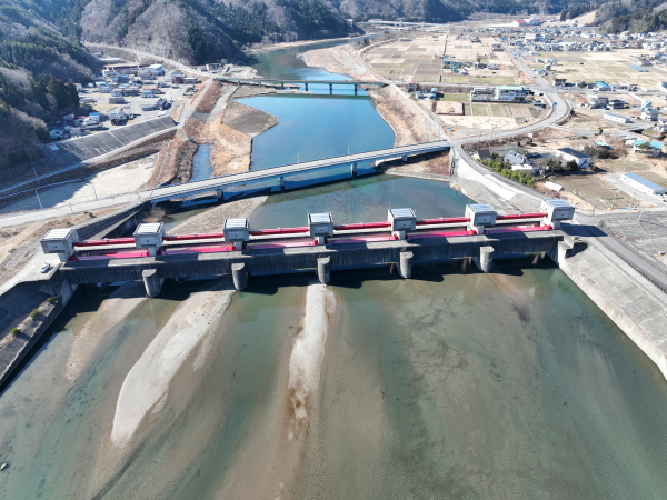 写真：小本川水門から上流を臨む