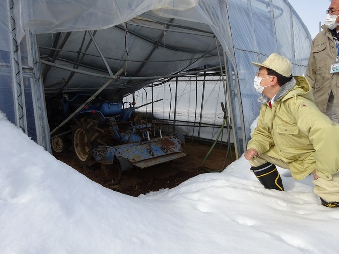 写真：県南地域の雪による被害状況視察の様子2