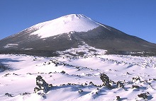 八幡平市平笠の岩手山焼走り溶岩流から見る焼走り溶岩流と岩手山の景観