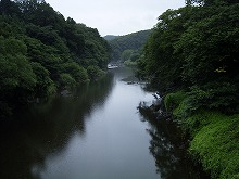 花巻市平良木と北上市臥牛の境に架かる平良木橋から見る猿ヶ石川を中心とした周辺の景観