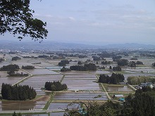 花巻市湯口膝立字観音山　「円万寺観音山 展望地」から見る散居風景の景観