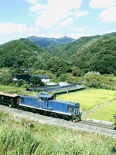 大船渡市の岩手開発鉄道　岩手石橋駅から見る五葉山の景観