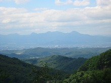 盛岡市上米内字土室　国道455号から見る紫波三山と盛岡市街の景観