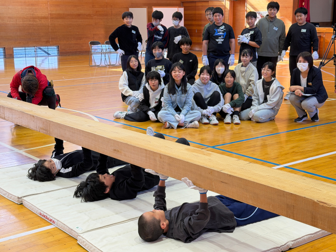 住宅倒壊を想定した体験