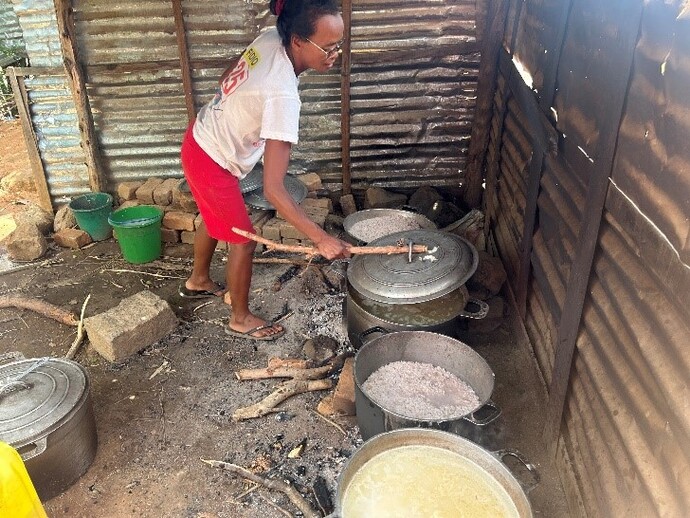 給食を作る