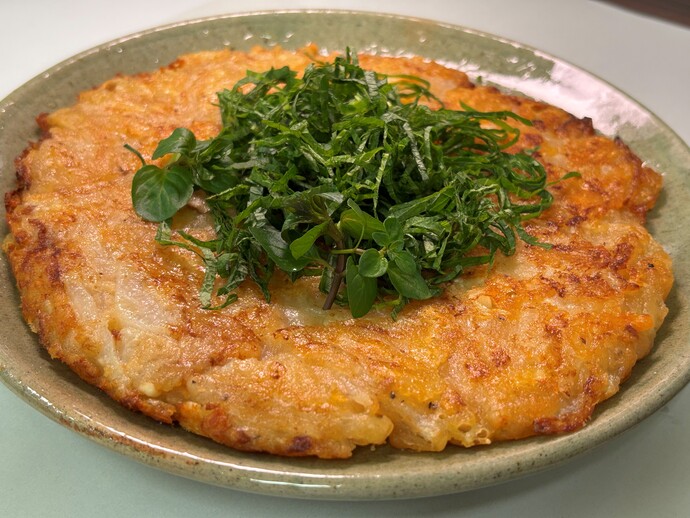 久慈育ち琥珀サーモンの中骨と大根のチヂミ（ガーリック風味）