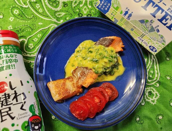 いわて県産サーモンのソテー～糸三葉のオランデーズ風ソース～