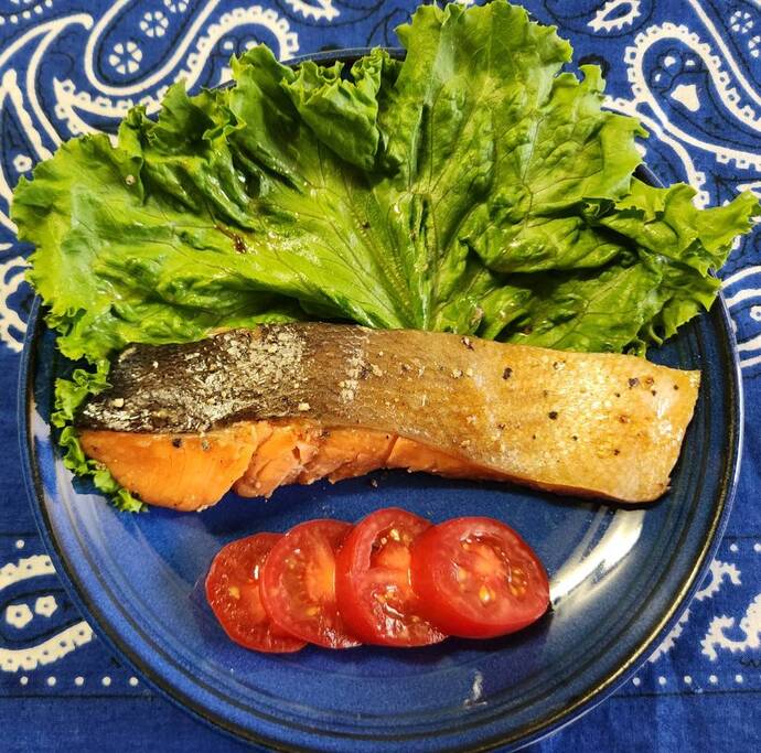 黒胡椒香る大人の麺つゆ漬け焼きサーモン