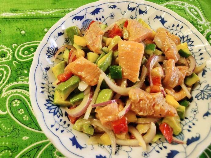 6品目の野菜といわて県産サーモンのカラフルゴロゴロサラダ