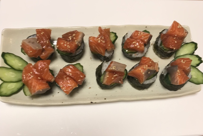 簡単!ひとくちサーモンのっけ巻き