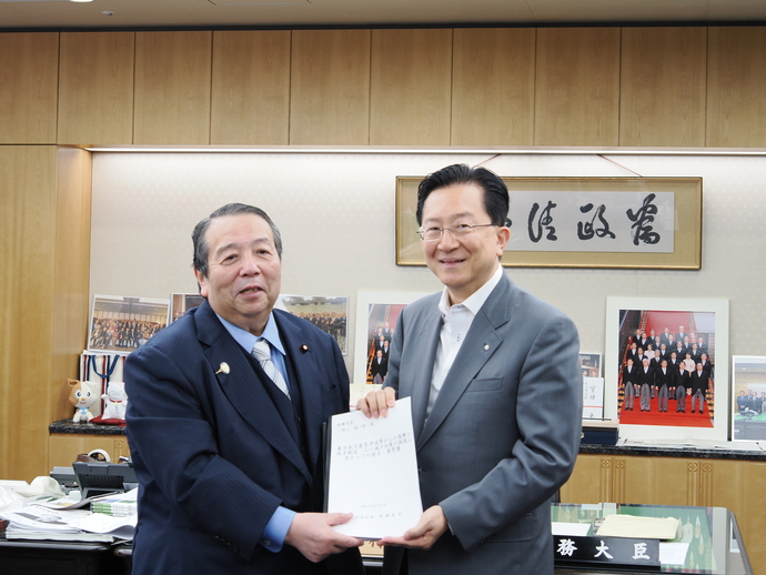 総務省 村上誠一郎 大臣 写真
