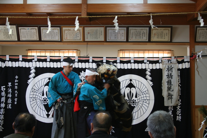 石鳩岡神楽「権現舞」