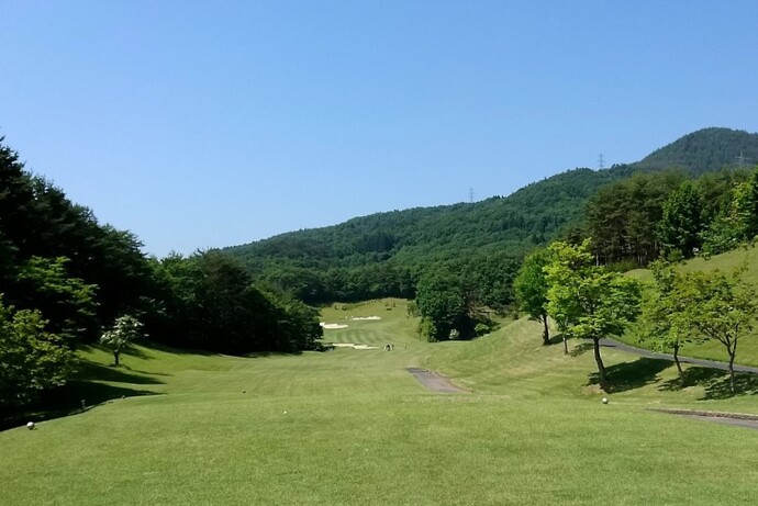 【令和7年9月12日掲載】9ホールで距離は短いがアンジュレーション豊か、花巻広域公園の岩手県民ゴルフ場！