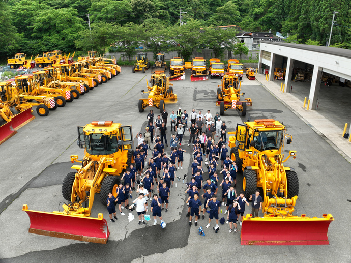 【令和7年8月15日掲載】盛岡市立城東中学校2年生を対象に、建設機械操作体験を実施しました！