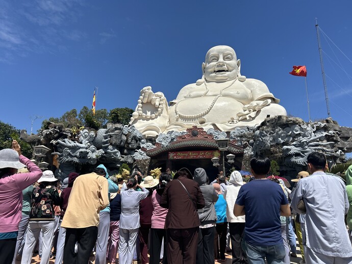 テト期間中のカム山の様子
