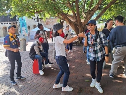 ソナ・コロニアルでの音楽の様子