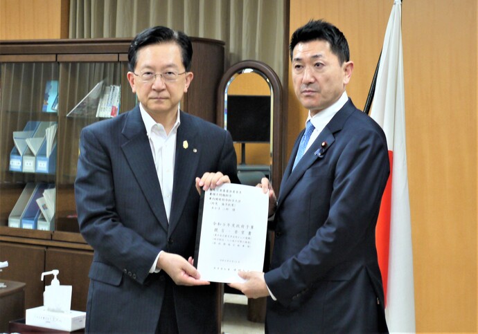内閣府（防災、海洋政策）　あかま二郎　大臣写真