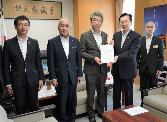文部科学省　中村裕之　副大臣　写真