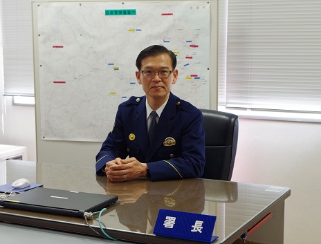 写真:小山署長