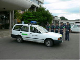 写真：青色防犯パトロールカー