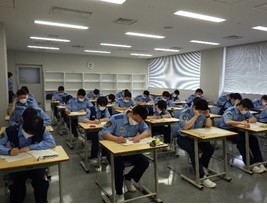 写真:前期試験1